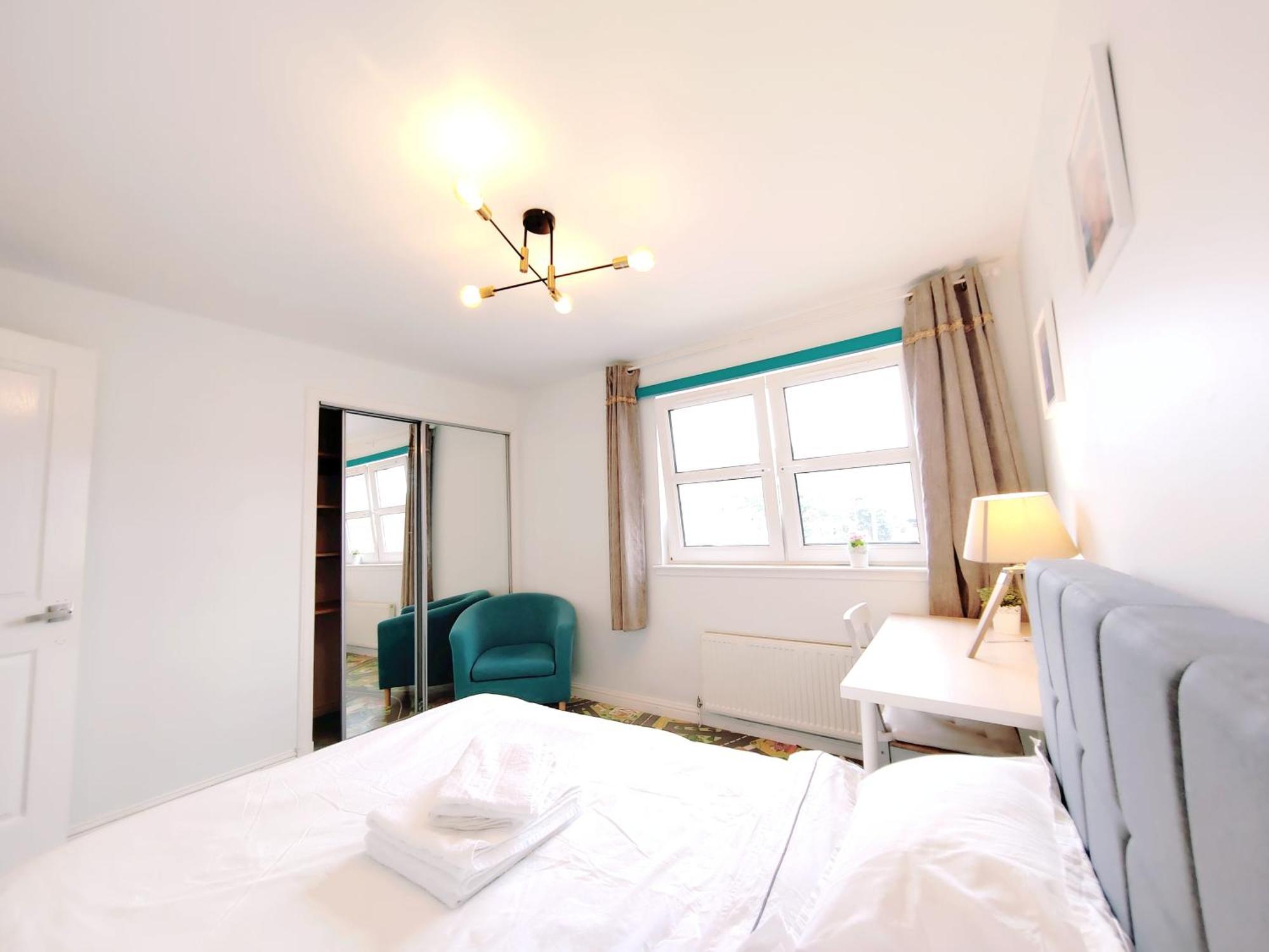 Modern And Spacious Double&King Bedrooms Both With Private Bathrooms Edinburgh Bilik gambar