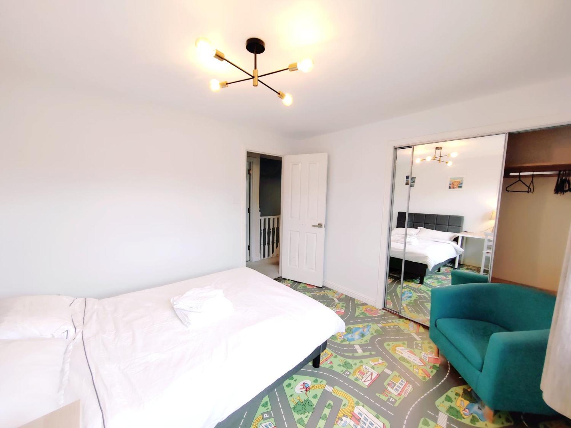 Modern And Spacious Double&King Bedrooms Both With Private Bathrooms Edinburgh Bilik gambar